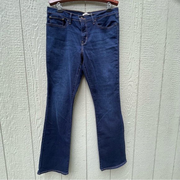 Levis 315 Jeans Womens 33 Dark Wash Denim Shaping Boot Cut  Mid Stretch  Cowgirl - Picture 1 of 16